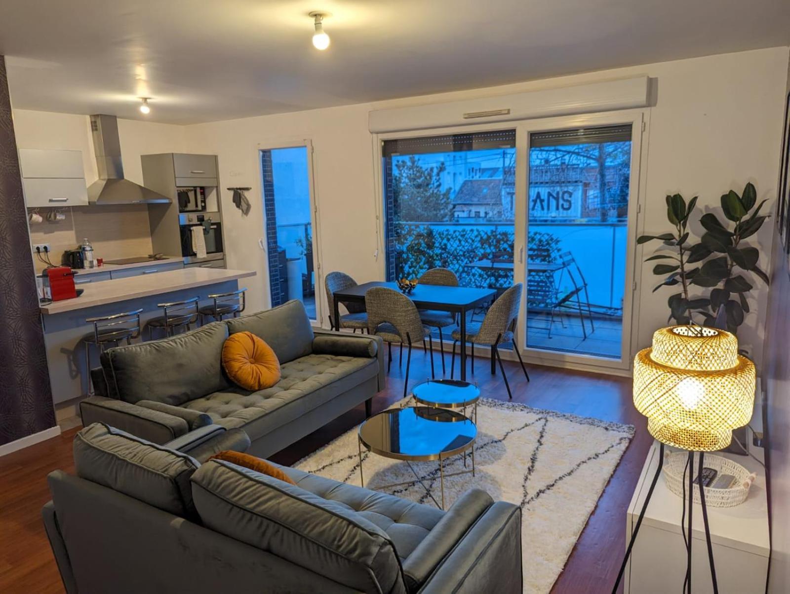 Apartment 80m2, Terrasse Sud, Metro 7 Direction Louvre A 8minutes, Parking Sous-sol, Proche Paris-bercy